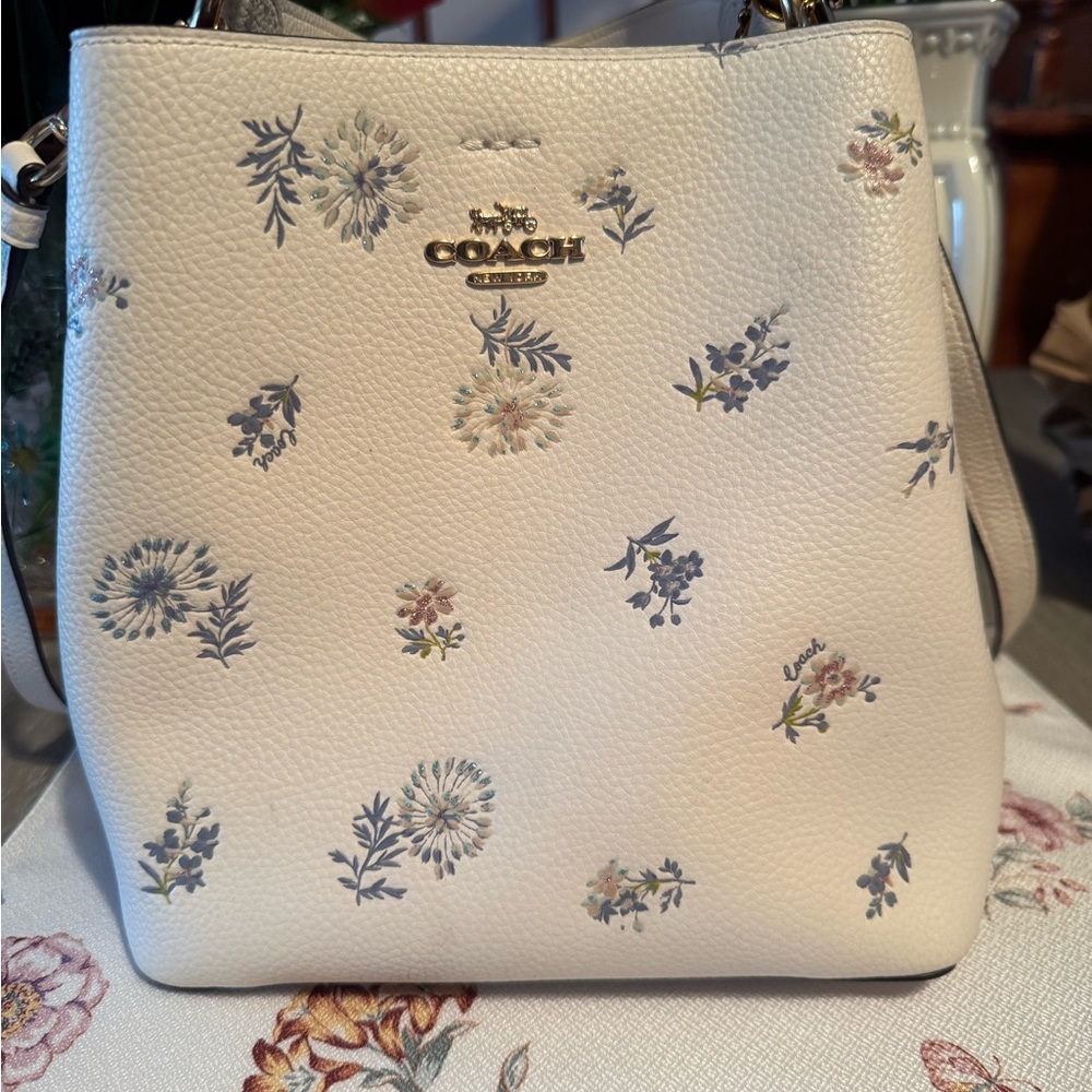 Coach Small Town Bucket Bag (Dandelions)
